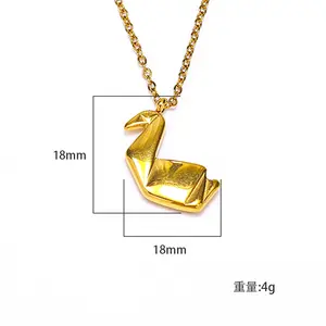 Yiyang Qianxi el mismo mil Grulla de papel origami titanio acero colgante nicho diseño sentido 18K oro Cadena de clavícula de las mujeres