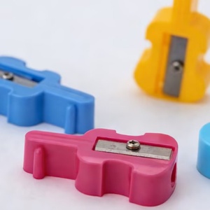 Taille-crayon adorables en forme de violon à un trou, couleurs vives, design tendance en plastique, pour enfants et étudiants, vente en gros - Product Image 5