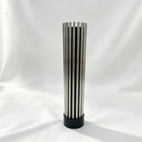 Trofeo de Cristal Negro Personalizado con Marco de Tubo de Acero Inoxidable, Logotipo de Globo 3D a Color, Grabado Láser Personalizado para Ceremonias Corporativas