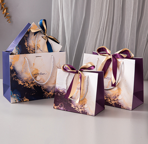 Bolsa de regalo preformada con diseño de mármol morado, bolsa de mano de alta gama con cinta, bolsa de papel impresa a color con lazo. - Product Image 2