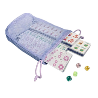Ensemble de Mahjong Flottant Prêt à Expédier, Tapis Pliable, 160 Tuiles, 4 Cartes de Règles, Sac de Rangement en Maille, 4 Dés Transparents - Écologique et Résistant à l'Eau