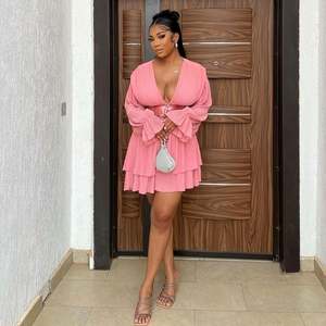 HK7423 Dernière conception tenues de printemps pour femmes Casual col en v manches évasées <span class=keywords><strong>haut</strong></span> court <span class=keywords><strong>et</strong></span> <span class=keywords><strong>jupe</strong></span> ensemble deux pièces pour femmes vêtements - Product Image 2