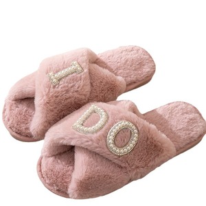 Zapatillas <span class=keywords><strong>de</strong></span> mujer <span class=keywords><strong>de</strong></span> invierno con perlas y logotipo personalizado, zapatillas <span class=keywords><strong>de</strong></span> novia esponjosas para fiesta <span class=keywords><strong>de</strong></span> <span class=keywords><strong>viaje</strong></span>, zapatillas <span class=keywords><strong>de</strong></span> compromiso <span class=keywords><strong>de</strong></span> boda, rosa y blanco - Product Image 4
