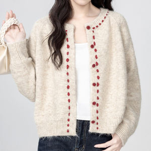 <span class=keywords><strong>Cardigan</strong></span> Oversize da <span class=keywords><strong>Donna</strong></span> in Maglia <span class=keywords><strong>Beige</strong></span> con Dettagli a Pois Rossi - Top Casual Giornaliero Giocoso - Product Image 1