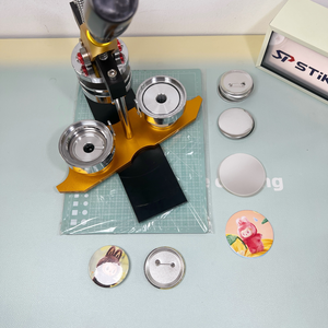 Trung Quốc Nhà Sản Xuất Hướng Dẫn Sử Dụng Nút Huy Hiệu Làm Máy Thép Pin Nút Nhà Sản Xuất Cho Nhà Hàng Ngành Công Nghiệp-Mới Và Sử Dụng - Product Image 2