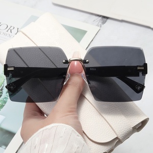 Gafas <span class=keywords><strong>de</strong></span> sol fotocromáticas <span class=keywords><strong>de</strong></span> <span class=keywords><strong>lujo</strong></span>, marca <span class=keywords><strong>de</strong></span> imitación, venta al por mayor, gran calidad, sin montura, 2022 - Product Image 2