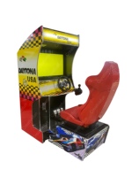 Machine professionnelle de simulateur de course de voiture en métal de 32 pouces avec la langue anglaise à jetons de 500 jeux