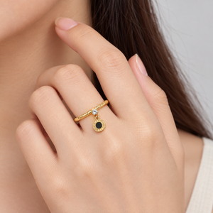 Anillo Ajustable con Dije de Disco Solar Dorado, Joyería de Acero Inoxidable con Zirconia, Banda Abierta y Baño de Oro de 14K al Vacío - Product Image 5