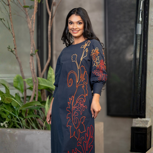 Vestido Elegante Premium Azul Marino con Mangas Abullonadas y Bordado Floral, Ropa para Mujer al por Mayor - Product Image 4