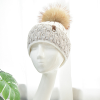 Mode automne hiver laine tricoté bonnet chapeaux pour femmes personnalisé en cuir Patch Logo décontracté hiver chapeau avec pompon en vraie fourrure
