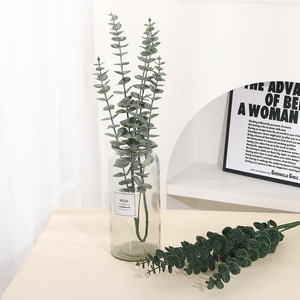 ใบยูคาลิปตัสขนาดเล็ก ต้นไม้ประดิษฐ์ พลาสติกสีเขียว ตกแต่งภายในบ้าน ช่อดอกไม้ - Product Image 1