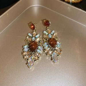 Boucles d'oreilles pendantes XM E62 vintage dorées tendance en forme d'étoile avec accents en cristal opale ambré pour les occasions festives - Product Image 2
