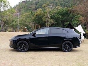 Xpeng G7 2026 Édition Phare 1704 Max Autonomie Étendue Noir <span class=keywords><strong>Nuit</strong></span> SUV Moyen 430km Autonomie Électrique CLTC Voiture pour l'Exportation - Product Image 1