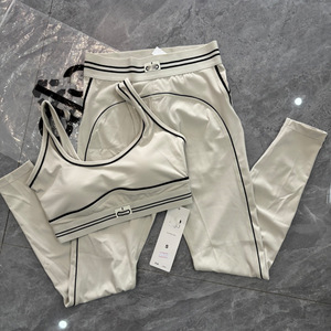 Vente en gros - Nouvel ensemble de vêtements de yoga pour femmes, tenue de fitness ajustée, marque célèbre, pantalon de yoga sans manches, ensemble 2 pièces pour femmes - Product Image 5