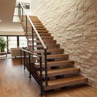 Escalier flottant moderne personnalisé PRIMA avec garde-corps en verre trempé, escalier intérieur en acier et bois pour villa de luxe