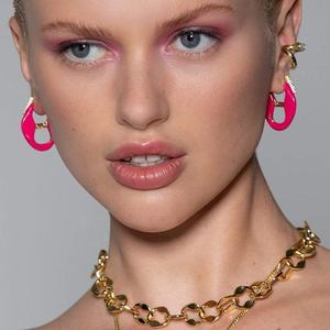 Nouvelles boucles d'oreilles tendance en émail plaqué or en laiton de style Rihanna - Product Image 4