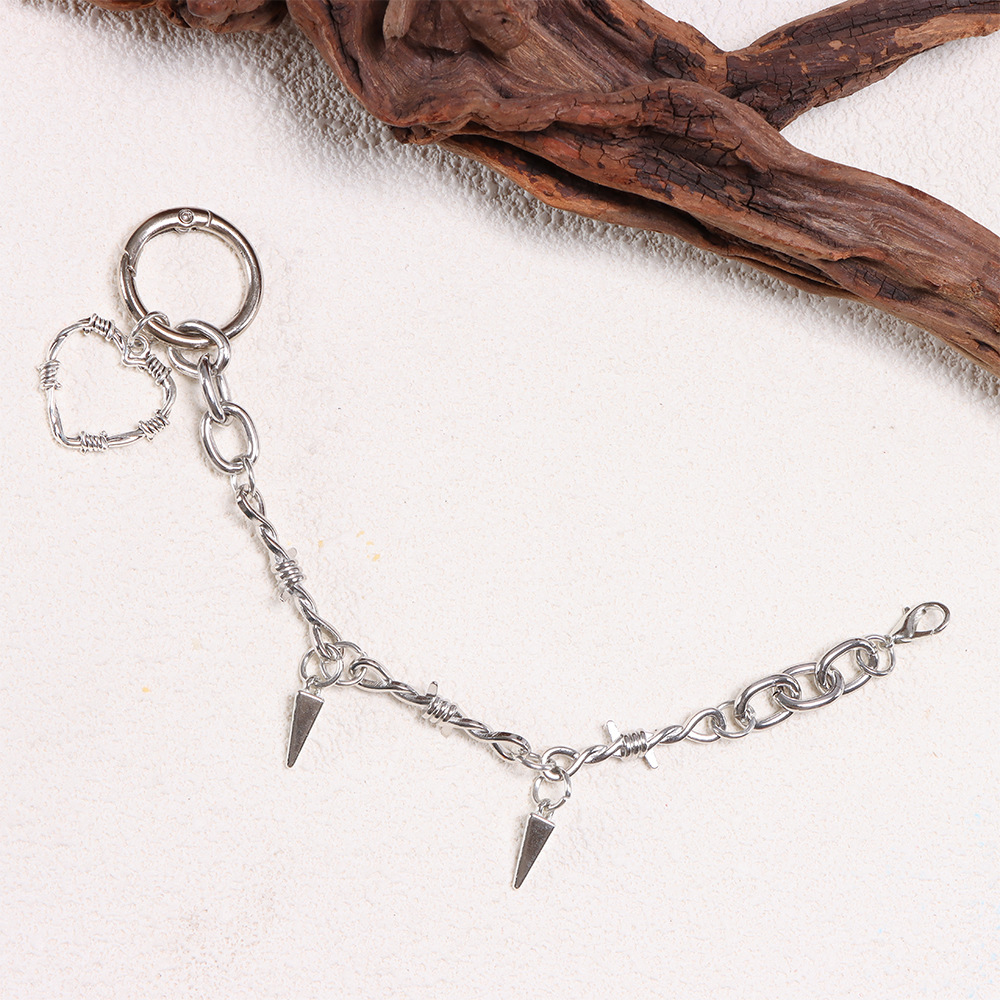 Cadena de zapatos con corazón de espina