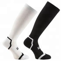 2022 Akilex anti-dérapant logo personnalisé polyester/nylon/coton football/genou collants vêtements de sport chaussettes