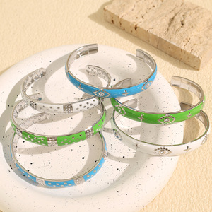 กำไลข้อมือสไตล์ยุโรปอเมริกันแบบเรโทรประดับดอกไม้คริสตัลและเพชรเทียมสำหรับผู้หญิง ปรับขนาดได้ - Product Image 2