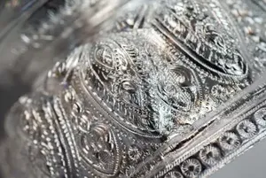 ถาดเสิร์ฟอลูมิเนียมสีเงินแบบดั้งเดิมของไทยแฮนด์เมดพร้อมดีไซน์แท่นนูนอิสระช่างฝีมือโดยตรงจากประเทศไทย - Product Image 5