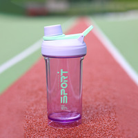 Bouteille d'eau portable ZJFIT moderne, écologique, compatible lave-vaisselle, pour camping, avec graduation, pour boire directement, adaptée aux adultes, pour le sport