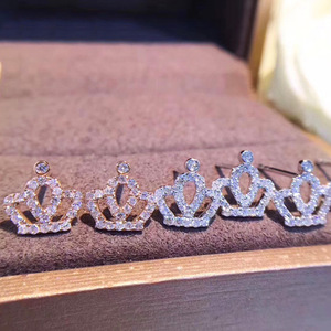 Orecchini a Perno Minimalisti a Forma di Corona, Gioielli Eleganti e Alla Moda per Uso Quotidiano - Product Image 2