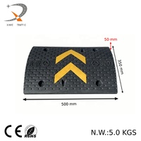 Ralentisseur de vitesse portable à double flèche, robuste, à surface texturée, en plastique, pré-percé, pour le calmarnement routier, fabricant certifié CE