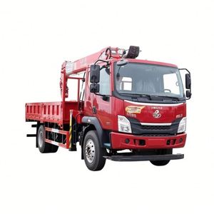 Camion de transport et de levage Chenglong L3 4*2 équipé d'une grue Changxing de 8 tonnes, performance de levage stable pour la manutention en ingénierie - Product Image 1