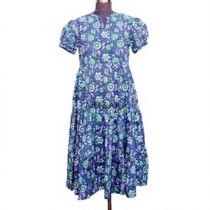 Vestido midi de mujer 100% algodón con estampado floral, manga casquillo, corte A, ajuste holgado, cuello con orificio, informal de verano, tejido de viscosa y poliéster. - Product Image 1