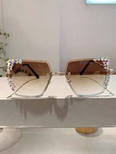 Nuova vendita calda senza montatura taglio <span class=keywords><strong>occhiali</strong></span> <span class=keywords><strong>da</strong></span> <span class=keywords><strong>sole</strong></span> eleganti <span class=keywords><strong>da</strong></span> <span class=keywords><strong>donna</strong></span> di lusso con diamanti di lusso <span class=keywords><strong>da</strong></span> <span class=keywords><strong>donna</strong></span> <span class=keywords><strong>occhiali</strong></span> <span class=keywords><strong>da</strong></span> <span class=keywords><strong>sole</strong></span> <span class=keywords><strong>occhiali</strong></span> <span class=keywords><strong>da</strong></span> <span class=keywords><strong>sole</strong></span> all'ingrosso - Product Image 2