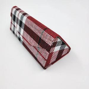 2025 tùy chỉnh chuyên nghiệp nhà máy bán hàng trực tiếp Linen Bìa trường hợp cảnh tượng tam giác kính mát bao bì có thể gập lại Eyewear trường hợp - Product Image 1
