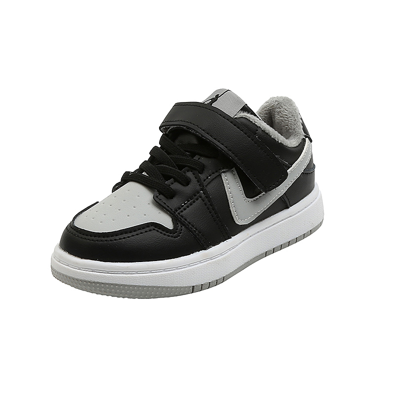 Latest design keep warm black children sports shoes