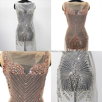 W034 Écusson de broderie strass fantaisie en maille perlée de cristal et motif de logo Applique pour robes de mariée et de soirée pour sacs vêtements