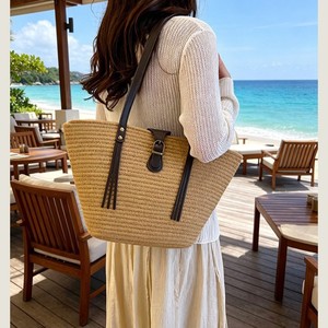 Sac de plage tressé en PU, nouveau, grande capacité, avec fermoir magnétique, pour femme, vente en gros - Product Image 1