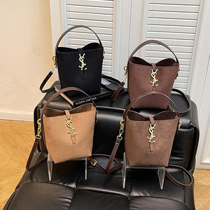 <span class=keywords><strong>Sac</strong></span> seau en cuir véritable pour <span class=keywords><strong>femme</strong></span>, nouvelle collection automne/hiver 2026, design de niche, simple et décontracté, <span class=keywords><strong>sac</strong></span> à bandoulière polyvalent - Product Image 1