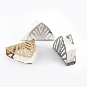 Portasciugamani di carta triangolare in acciaio inossidabile da tavolo per tavolo da pranzo dell'hotel portatovaglioli in oro per ristorante - Product Image 2