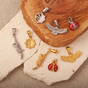 Gli ornamenti fai-da-te dorati |   <span class=keywords><strong>Ciondolo</strong></span> a Forma di <span class=keywords><strong>Coccinella</strong></span> in Acciaio Inossidabile Placcato Oro 18K PVD per Creazione di Gioielli |   Impermeabile, Antiossidante - Product Image 2