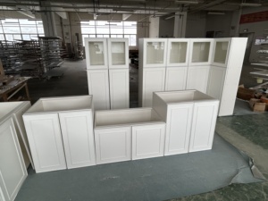 การออกแบบตู้ครัวภาพวาดไม้และสีขาวแบบคลาสสิกระดับไฮเอนด์แบบกําหนดเองขนาดเล็ก - Product Image 3