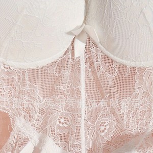 Pyjama short en soie glacée, style pur et sensuel, avec dentelle et découpes, populaire, fin et romantique - Product Image 4