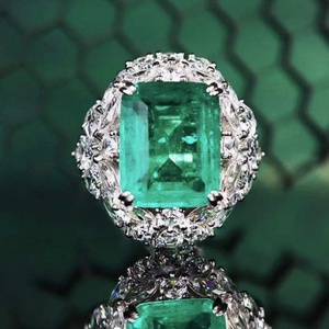 เครื่องประดับสุดหรู แหวนทองแดงรักษ์โลก ประดับด้วยเพชรสังเคราะห์สีเขียวขนาด 10*12 มม. ดีไซน์เรียบหรูสำหรับสุภาพสตรี - Product Image 1