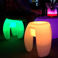 Chaise triangulaire moderne en plastique LED tendance, tabouret de bar lumineux, coloré, portable, écologique, multifonctionnel, chambre à coucher