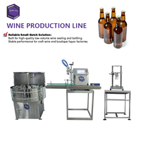 Ligne de production de remplissage, bouchage et étiquetage de vins en petites séries avec contrôle par écran tactile convivial pour les fabricants de boissons, l'huile et le gel en verre