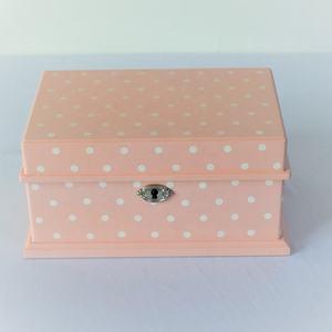 Caja Musical de Lujo con Diseño Nuevo y Personalizado, en Forma de Bailarina Rosa con Puntos Blancos - Product Image 4
