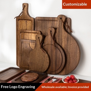 Plateau à <span class=keywords><strong>steak</strong></span> artisanal en bois naturel durable de qualité supérieure, forme irrégulière, planche de service pour pizza et charcuterie, qualité hôtelière, durable - Product Image 1
