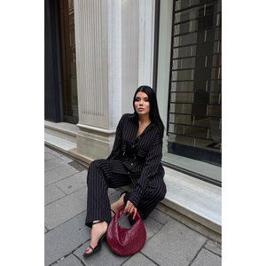 Ensemble chemise-pantalon pour femme, noir à rayures, avec détails élégants, tenue de costume - Product Image 4