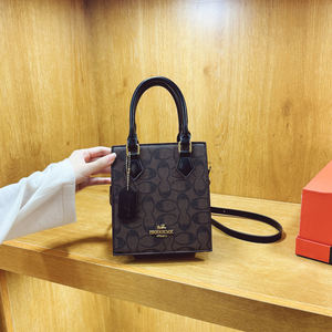 Sac à main carré tendance pour femme, nouveau style. Fabriqué en matériau PU. Sac à main de luxe de créateur.745 - Product Image 4