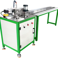 La machine de découpe OEM est conçue pour couper avec précision le caoutchouc et les bandes magnétiques à un angle de 45 degrés pour un soudage facile et sans couture.