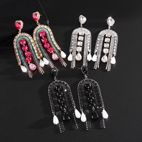 Boucles d'oreilles tendance pour femmes, style européen et américain, luxe léger, multicolores, en forme de cœur, avec perles en goutte d'eau et longues pampilles