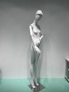 Maniquí <span class=keywords><strong>de</strong></span> cuerpo completo <span class=keywords><strong>de</strong></span> fibra <span class=keywords><strong>de</strong></span> vidrio, maniquí delgado <span class=keywords><strong>de</strong></span> pie alto para exhibición <span class=keywords><strong>de</strong></span> <span class=keywords><strong>ropa</strong></span> <span class=keywords><strong>de</strong></span> <span class=keywords><strong>mujer</strong></span>, recién llegados, maniquí asiático <span class=keywords><strong>de</strong></span> Europa - Product Image 4