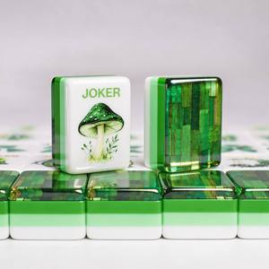 Juego <span class=keywords><strong>de</strong></span> Mahjong Americano <span class=keywords><strong>de</strong></span> 4 Capas, Acrílico, Diseño Nuevo, Verde Esmeralda, Lujoso, Moderno, Personalizado, con Fichas <span class=keywords><strong>de</strong></span> Póker para Entretenimiento - Product Image 2